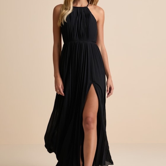 NWT - Lulus Rylie Black Pleated Backless Maxi Dress - LARGE - Picture 1 of 1